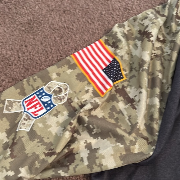 Nike dri fit salute to service Chicago Bears shirt - Picture 3 of 5